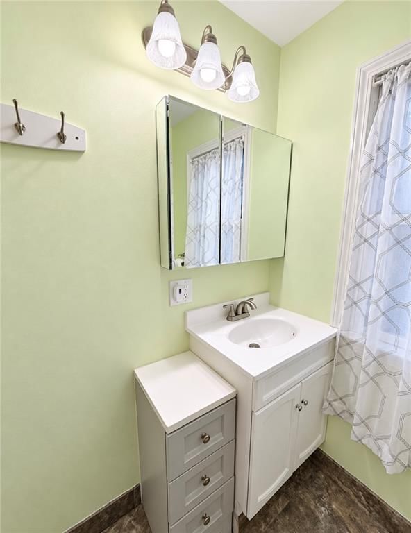 215 W 8th Street — photo 10