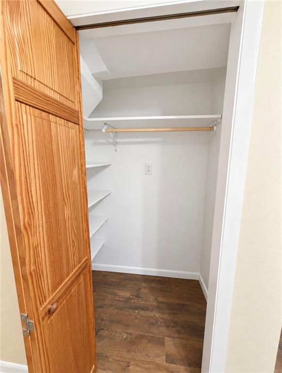 215 W 8th Street — photo 14