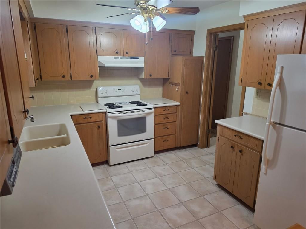 10119 W 92nd Street — photo 8