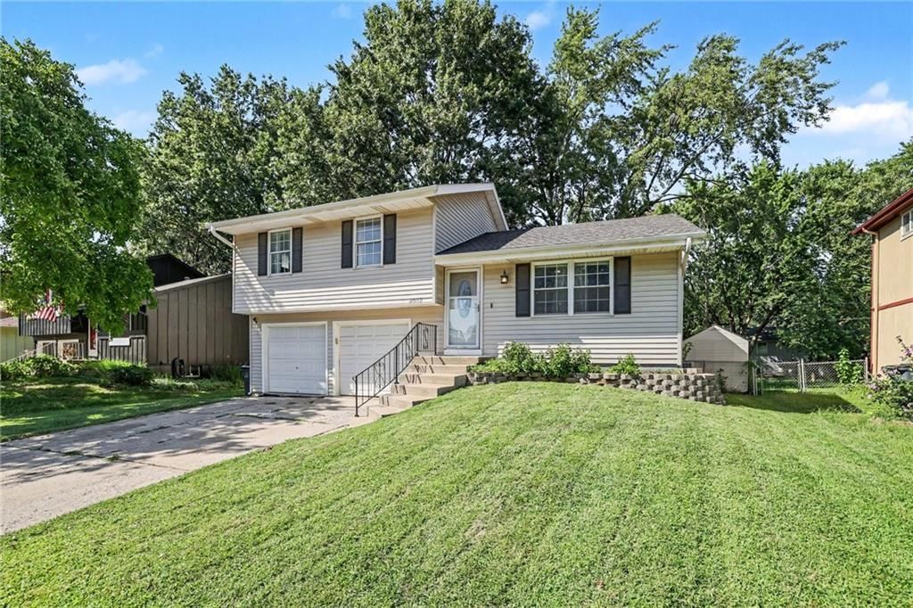 2018 E Mohawk Court, Olathe, KS