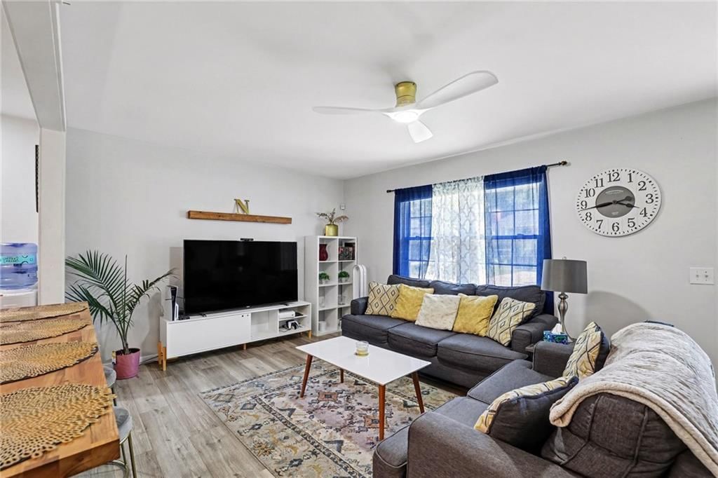 Photo 4 of 24 - 2018 E Mohawk Court, Olathe, KS 66062
