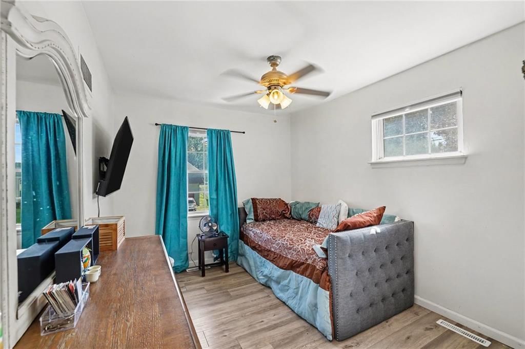 Photo 6 of 24 - 2018 E Mohawk Court, Olathe, KS 66062