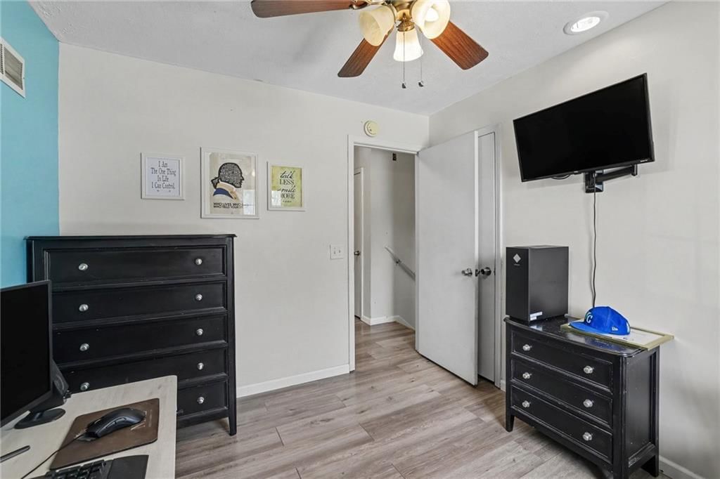 Photo 15 of 24 - 2018 E Mohawk Court, Olathe, KS 66062