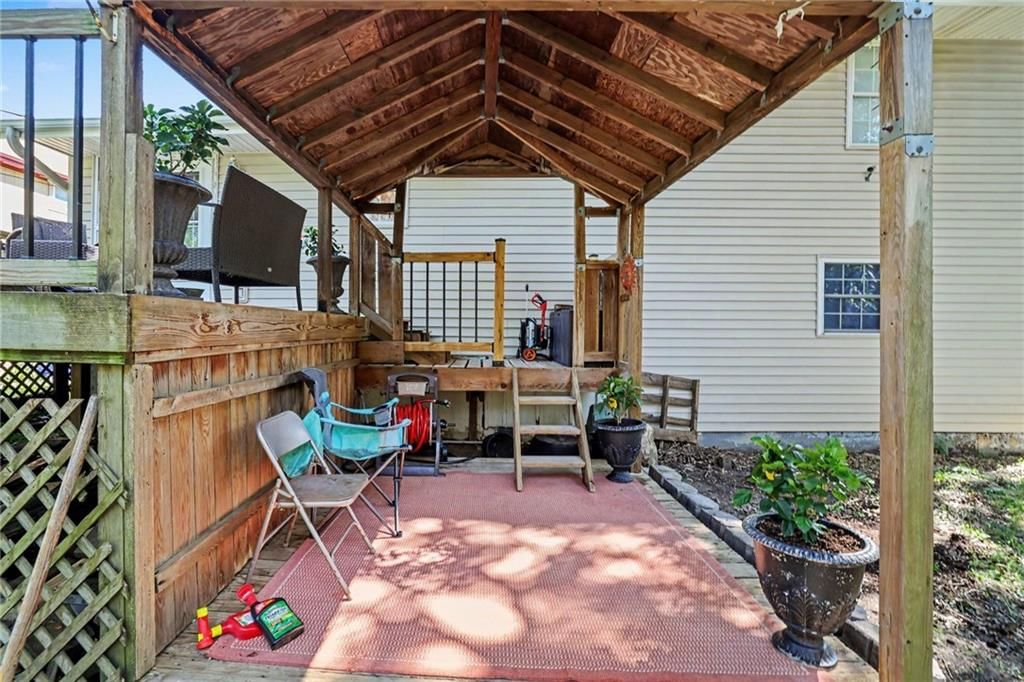 Pergola and covered patio at 2018 E Mohawk Court, Olathe, KS 66062