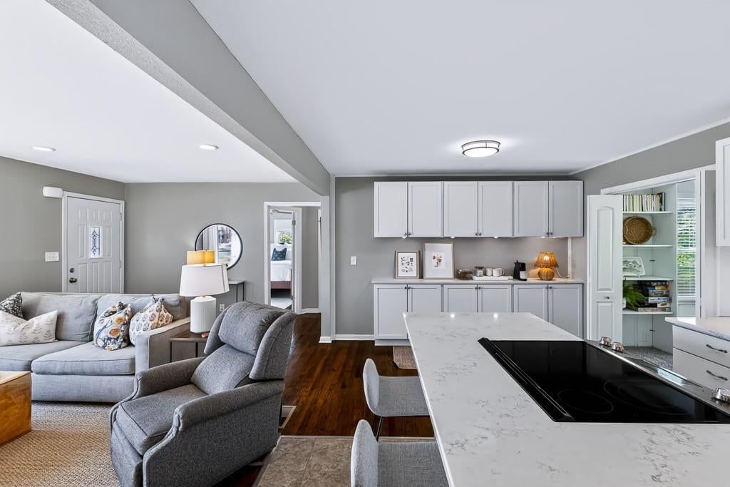 6126 Metcalf Lane — photo 17