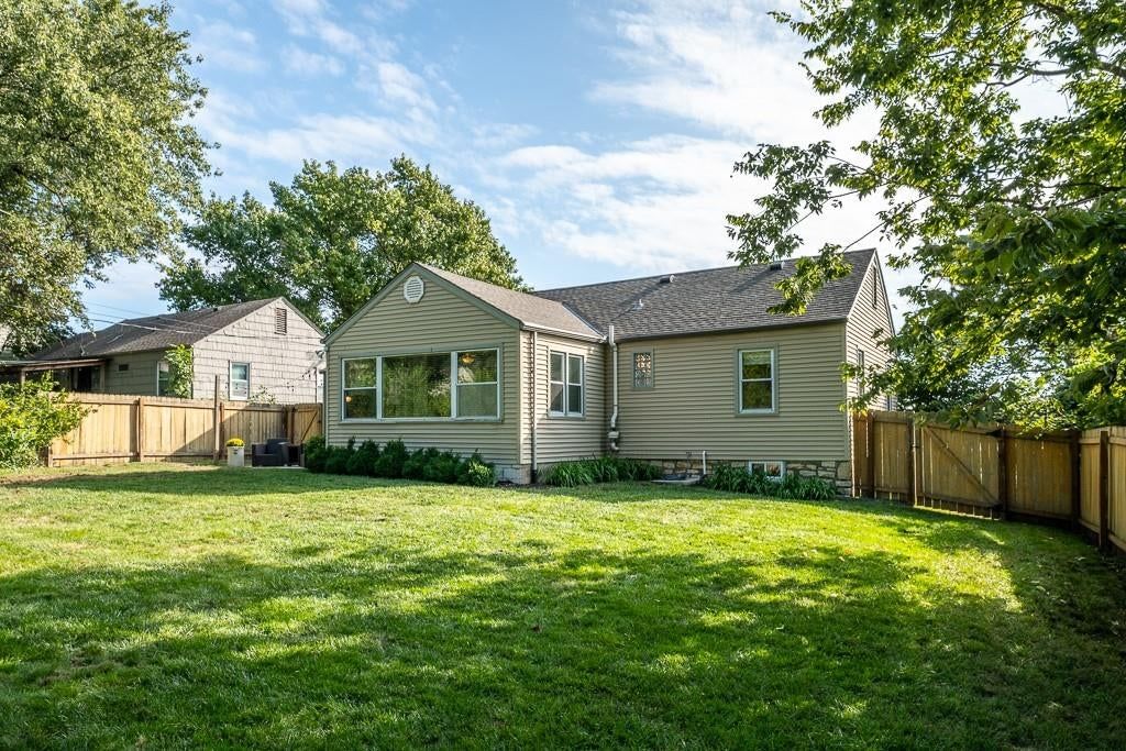 6126 Metcalf Lane — photo 46