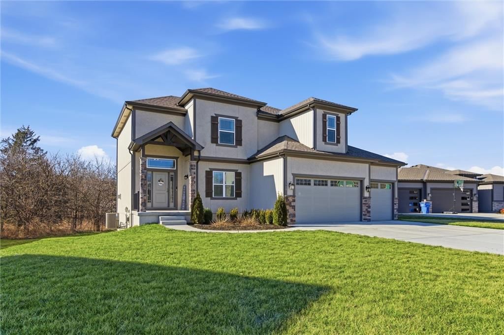 308 E Oak Street, Lone Jack, MO: listing photo 2