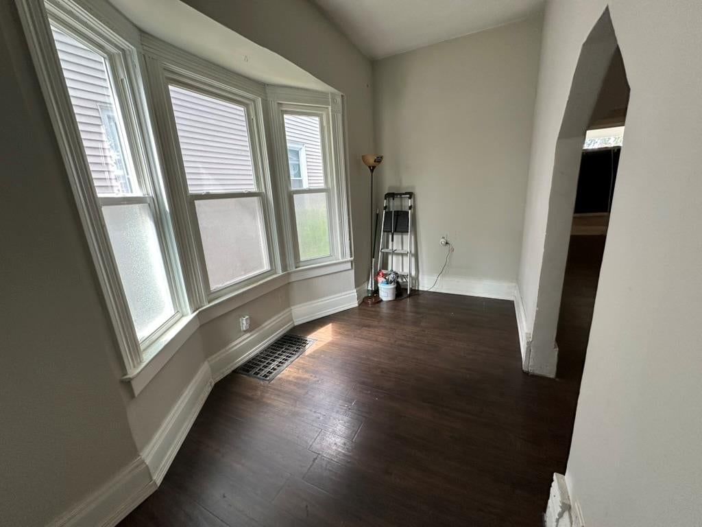 Photo 6 of 35 - 2807 7th Street E, Kansas City, MO 64124