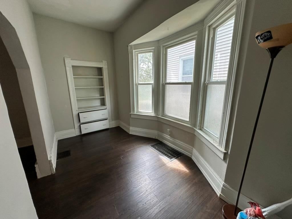 Photo 7 of 35 - 2807 7th Street E, Kansas City, MO 64124