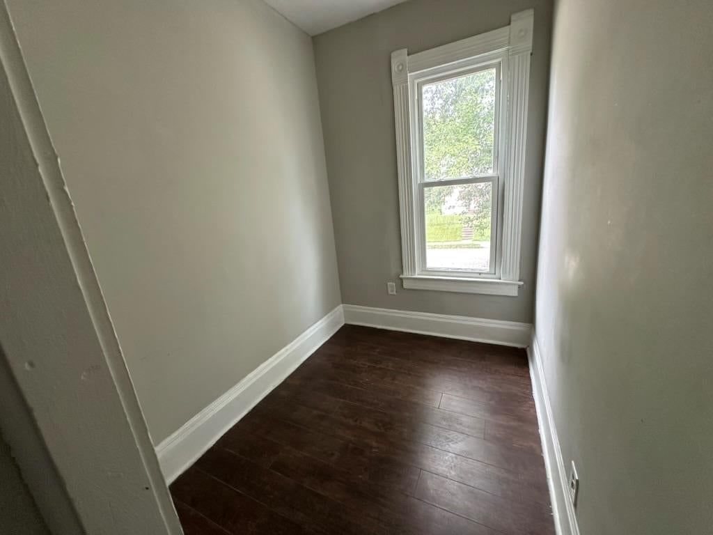 Photo 13 of 35 - 2807 7th Street E, Kansas City, MO 64124