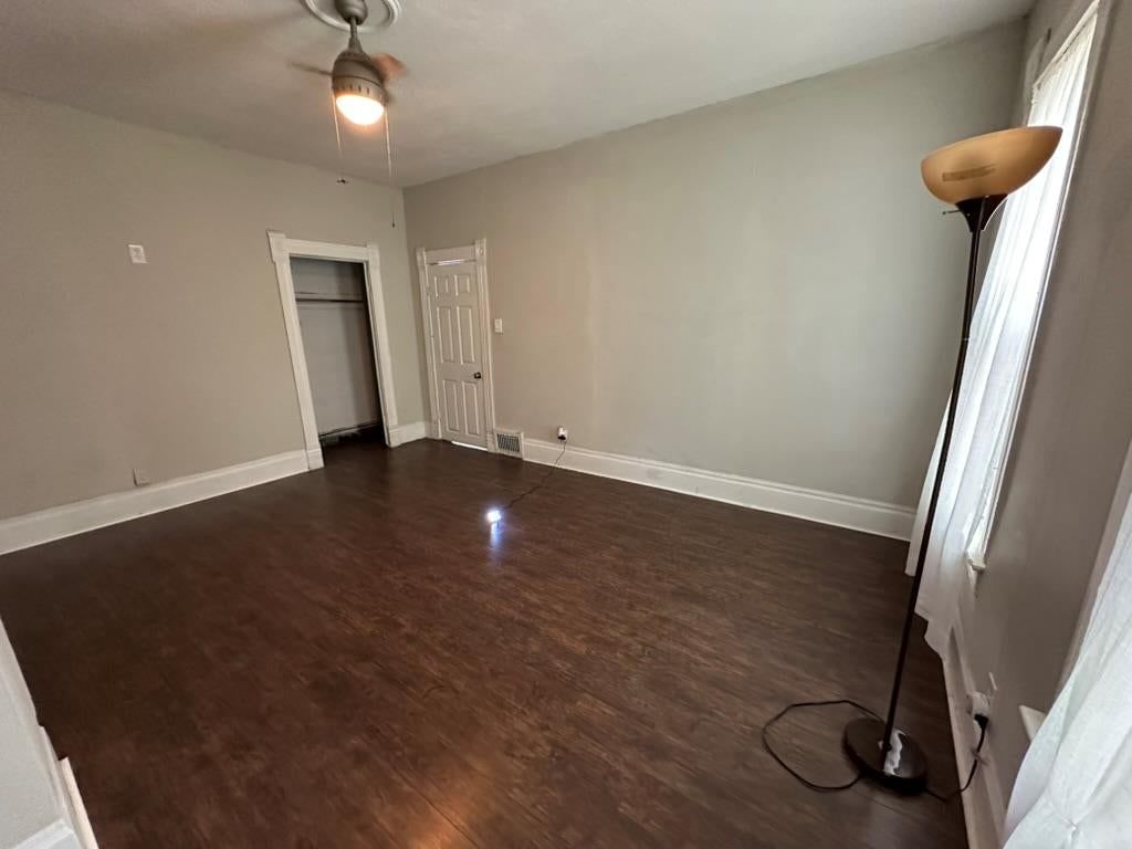 Recessed lighting at 2807 7th Street E, Kansas City, MO 64124