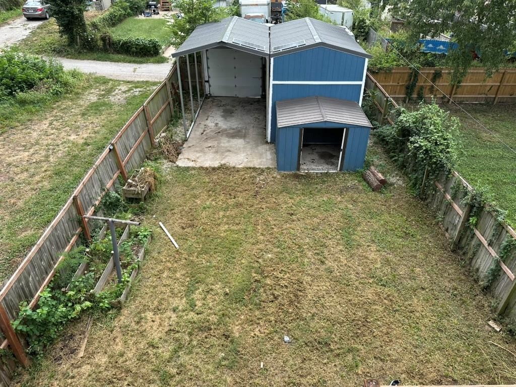 Fenced yard at 2807 7th Street E, Kansas City, MO 64124