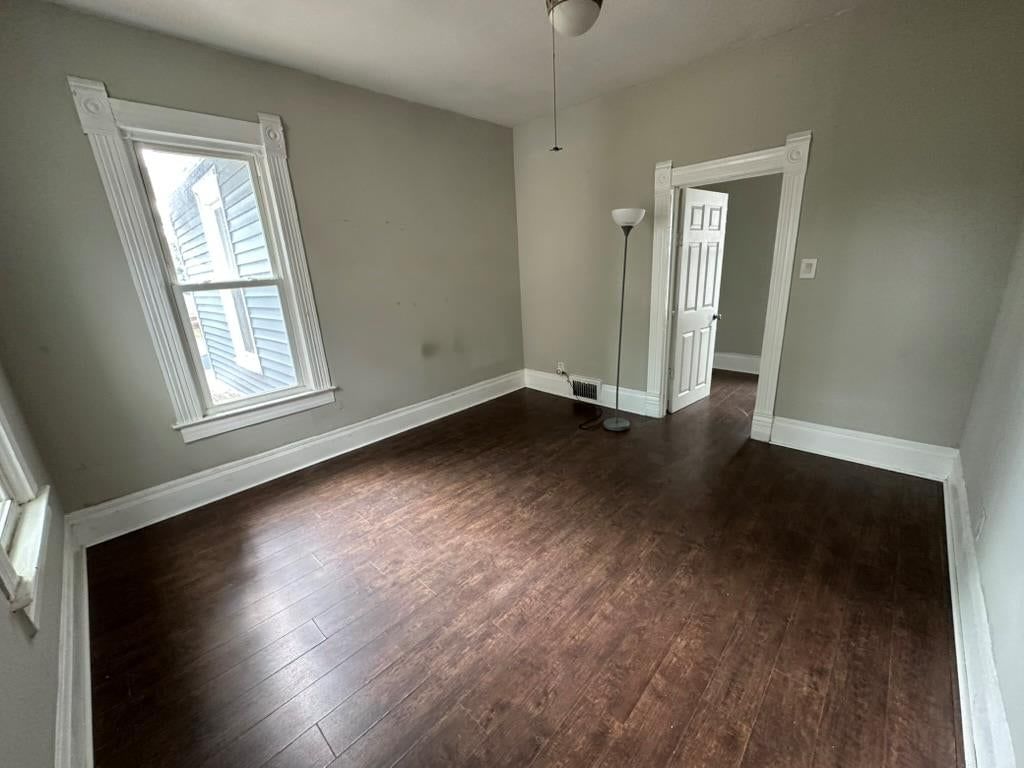 Photo 21 of 35 - 2807 7th Street E, Kansas City, MO 64124