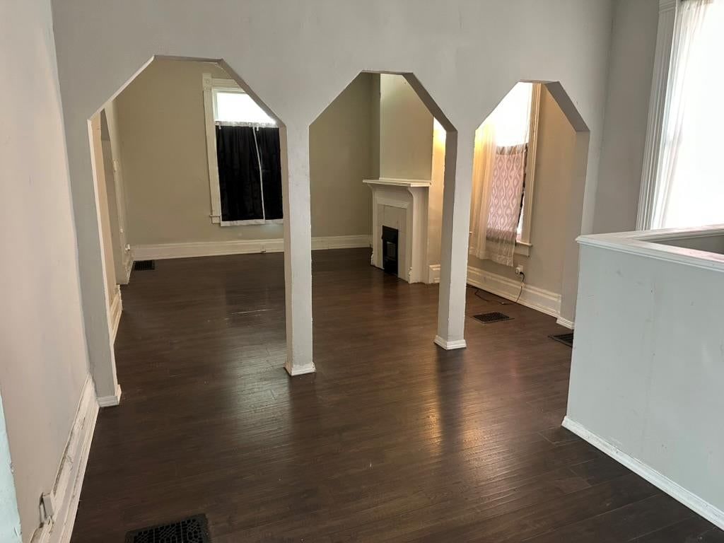 Photo 4 of 35 - 2807 7th Street E, Kansas City, MO 64124