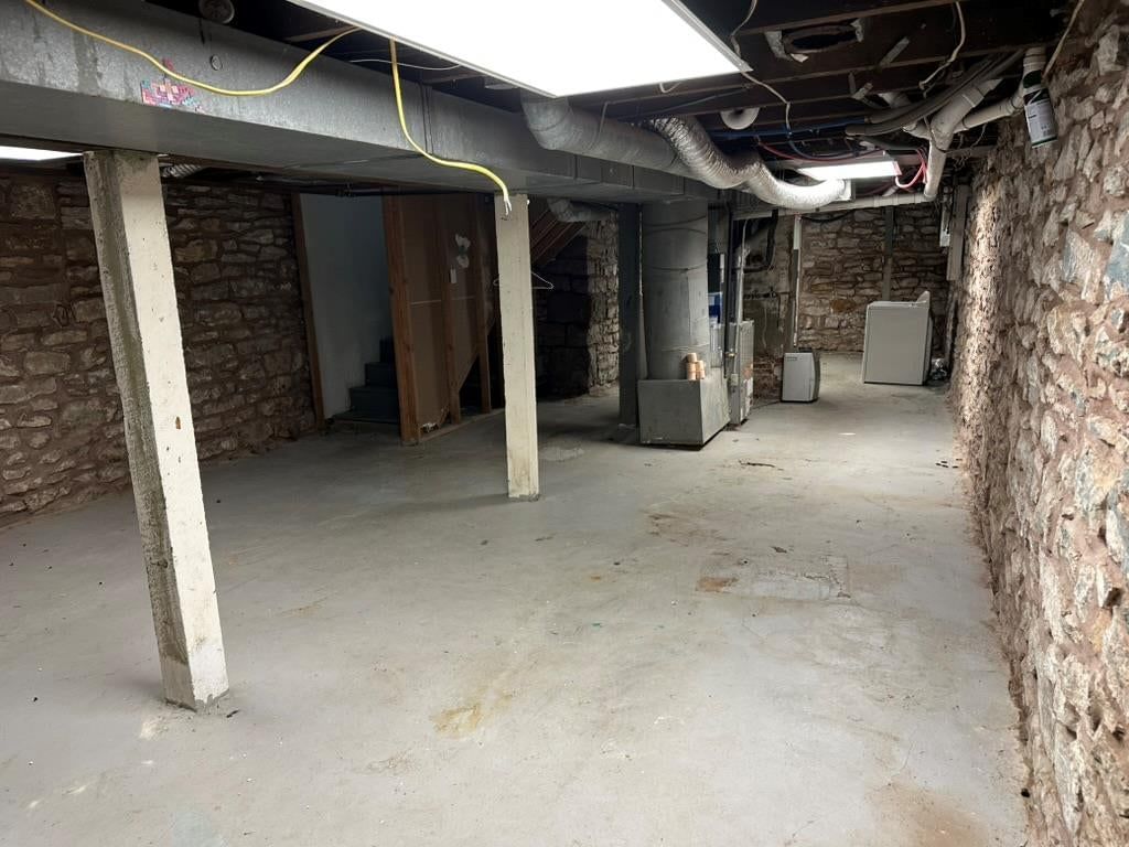 Photo 26 of 35 - 2807 7th Street E, Kansas City, MO 64124