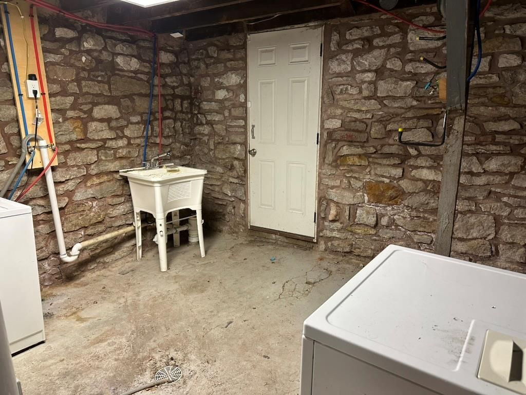 Photo 30 of 35 - 2807 7th Street E, Kansas City, MO 64124