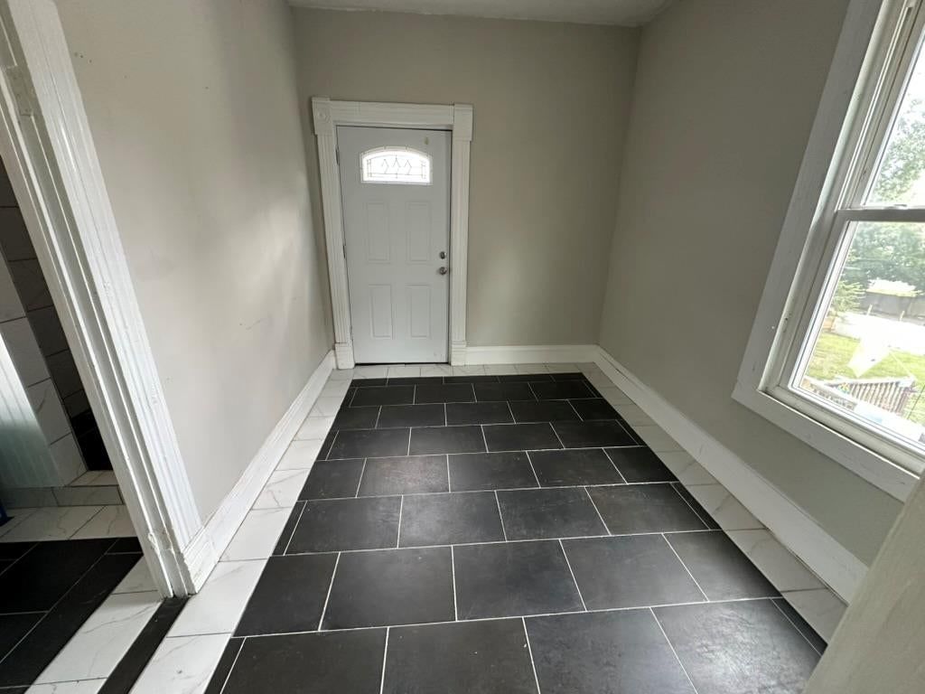 Photo 20 of 35 - 2807 7th Street E, Kansas City, MO 64124