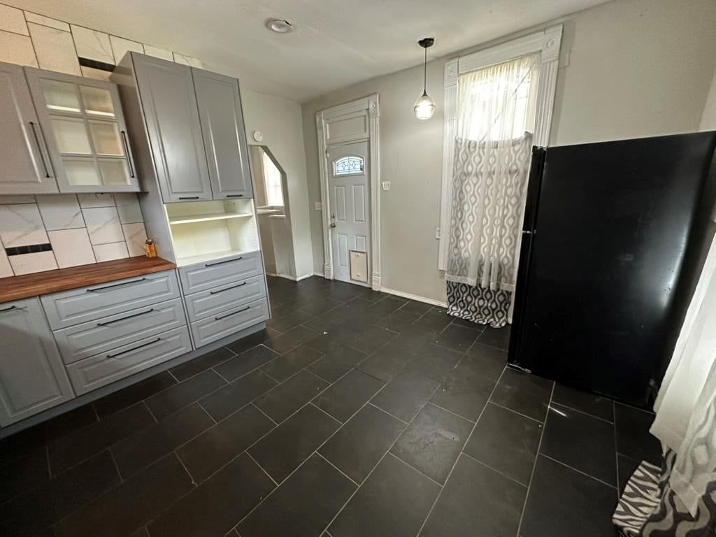 Photo 11 of 35 - 2807 7th Street E, Kansas City, MO 64124