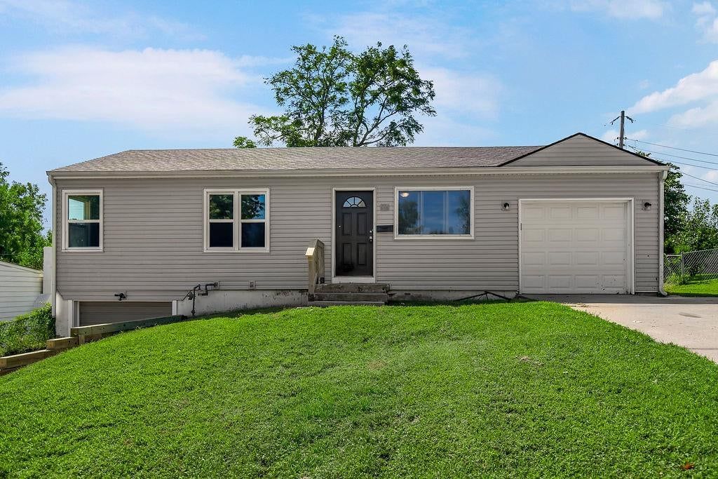 116 N Peck Drive, Independence, MO