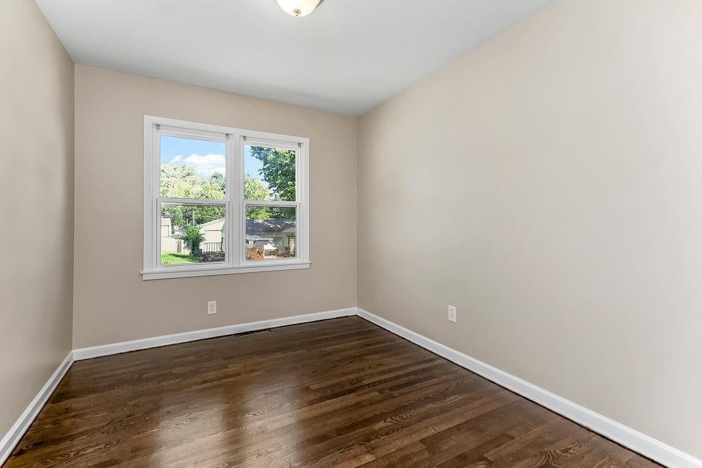 Photo 10 of 20 - 116 N Peck Drive, Independence, MO 64056