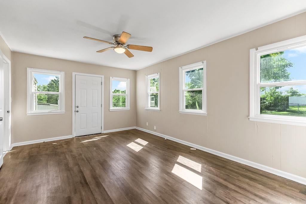 Photo 11 of 20 - 116 N Peck Drive, Independence, MO 64056