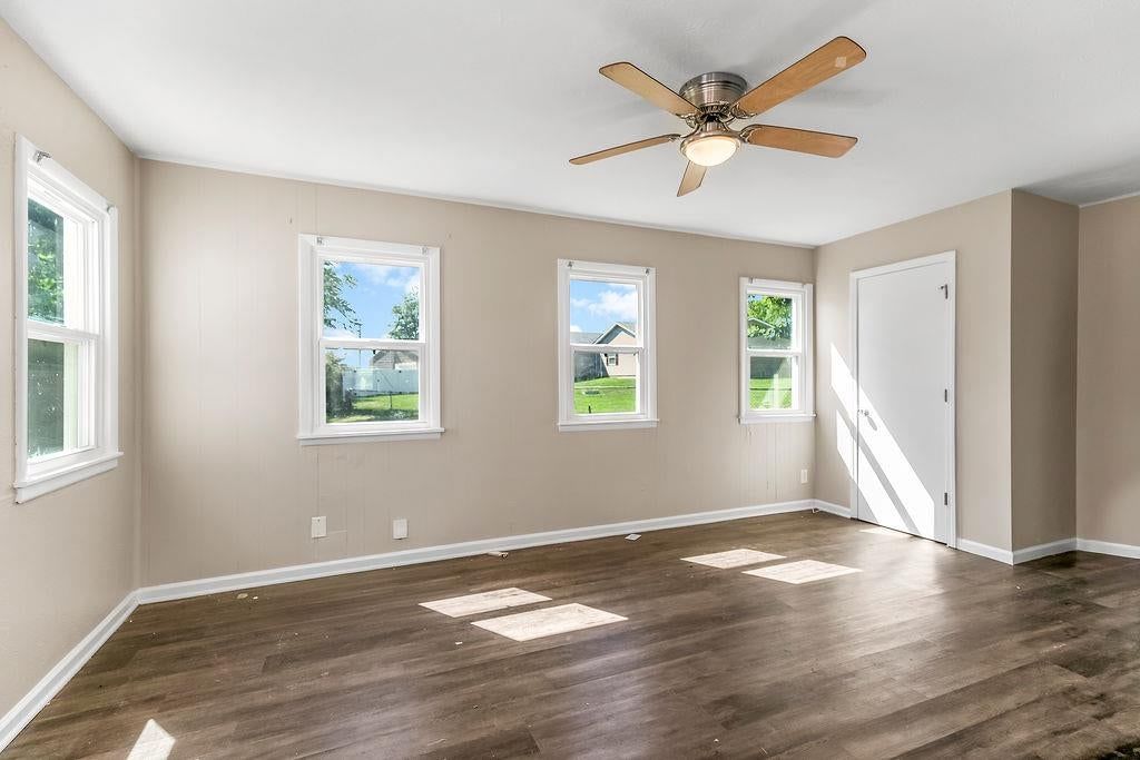 Photo 12 of 20 - 116 N Peck Drive, Independence, MO 64056
