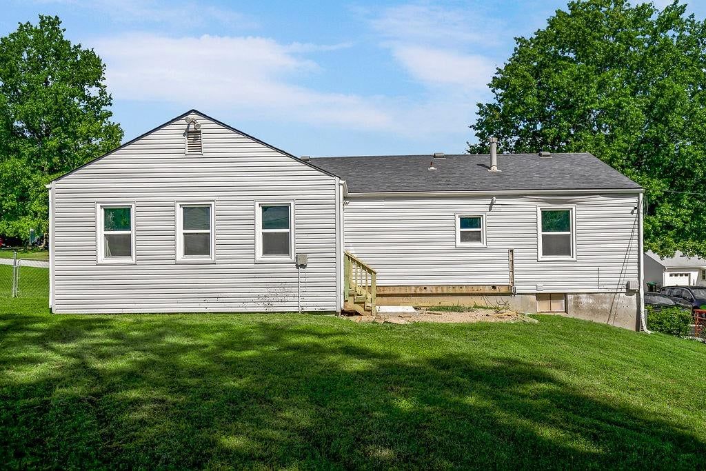 Photo 19 of 20 - 116 N Peck Drive, Independence, MO 64056
