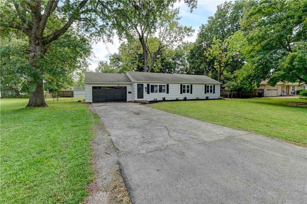 9409 E 65TH Street, Raytown, MO: listing photo 2