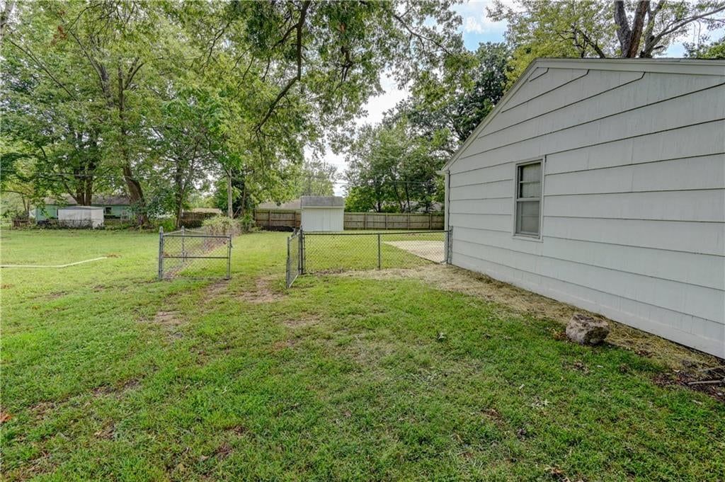 9409 E 65TH Street, Raytown, MO: listing photo 3
