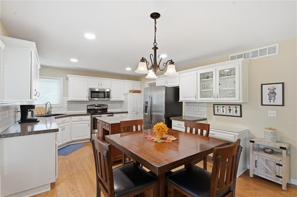 Photo 11 of 49 - 12265 S Mullen Road, Olathe, KS 66062