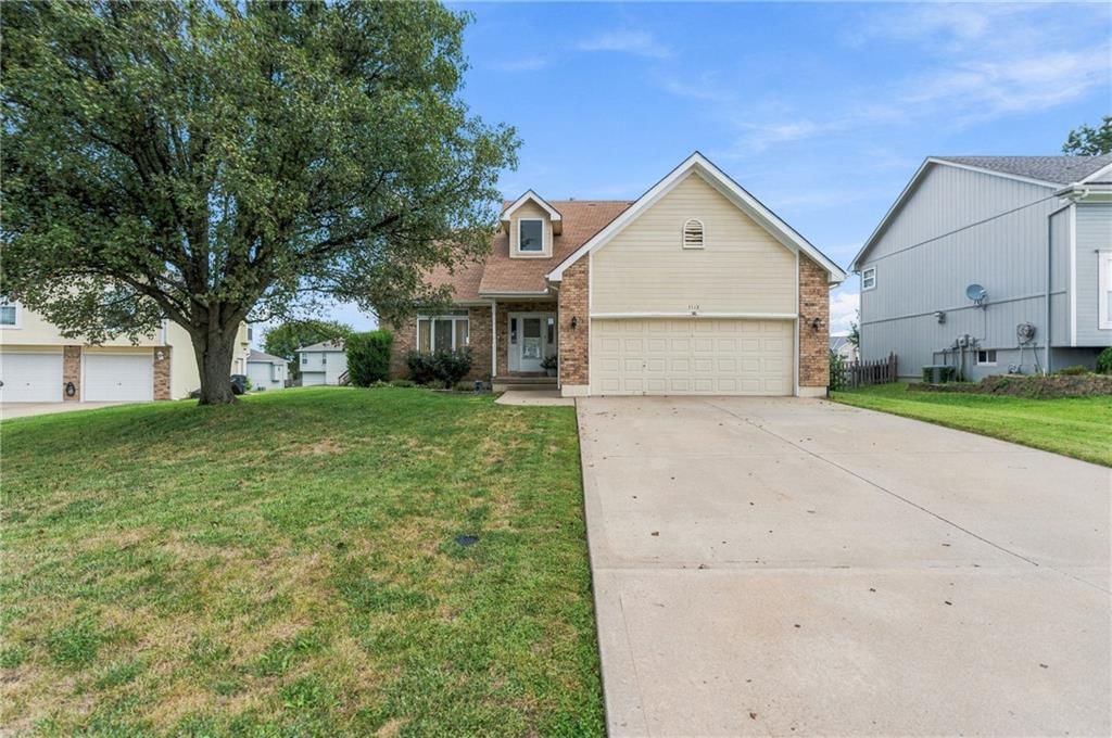 1112 Camelot Drive, Raymore, MO