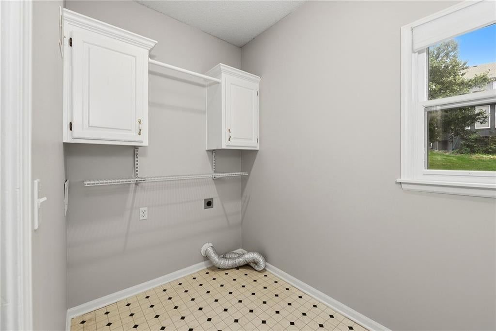 16522 W 81st Street — photo 31