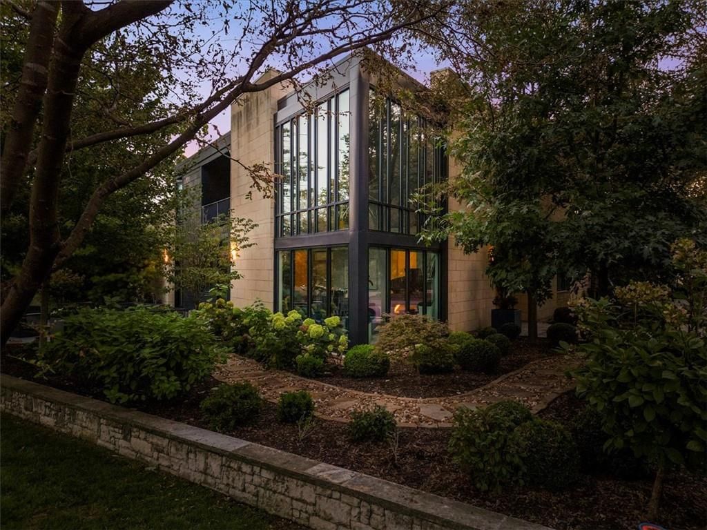 815 W 52nd Street, Kansas City, MO: listing photo 3