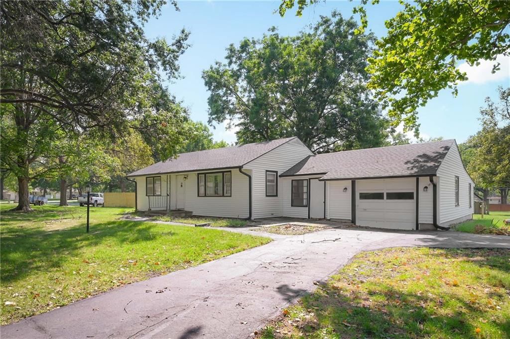 412 A NW Donovan Road, Lee's Summit, MO