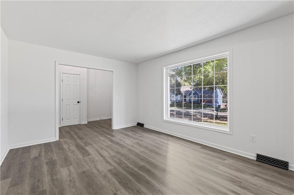 Photo 5 of 38 - 7740 Westgate Drive, Lenexa, KS 66216