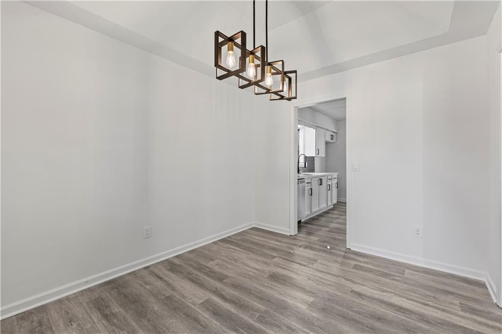 Photo 8 of 38 - 7740 Westgate Drive, Lenexa, KS 66216