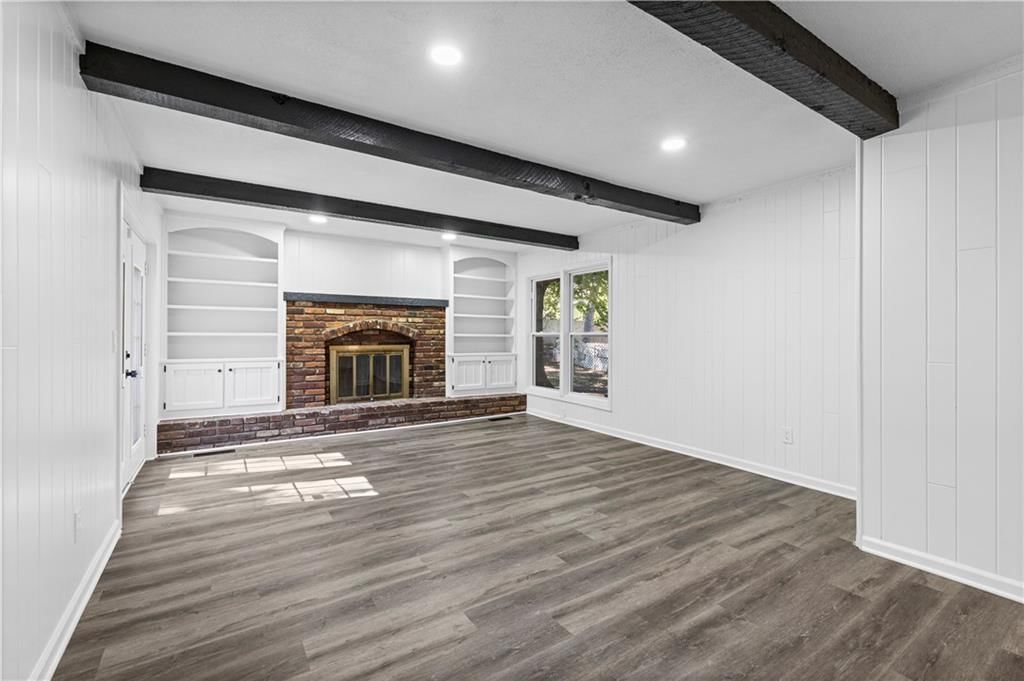 Photo 9 of 38 - 7740 Westgate Drive, Lenexa, KS 66216