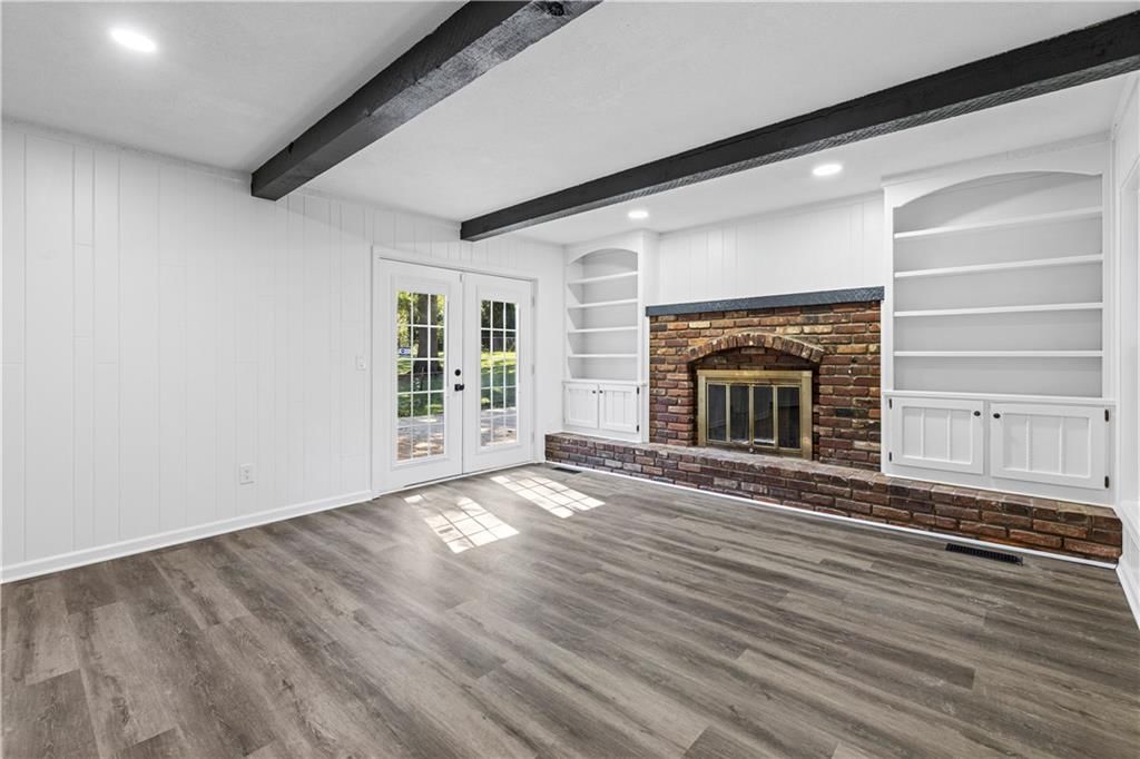 Photo 11 of 38 - 7740 Westgate Drive, Lenexa, KS 66216