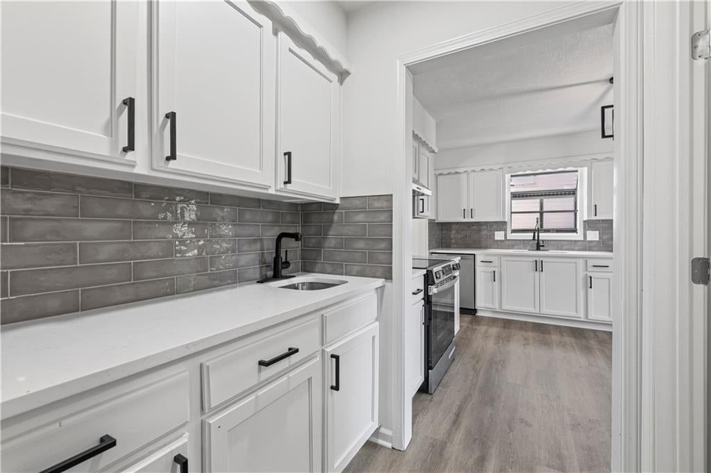 Photo 13 of 38 - 7740 Westgate Drive, Lenexa, KS 66216