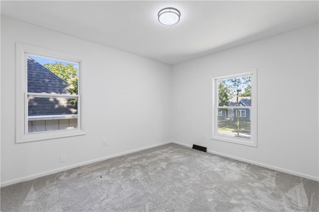 Photo 21 of 38 - 7740 Westgate Drive, Lenexa, KS 66216