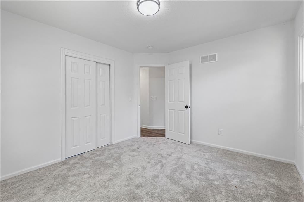 Photo 22 of 38 - 7740 Westgate Drive, Lenexa, KS 66216