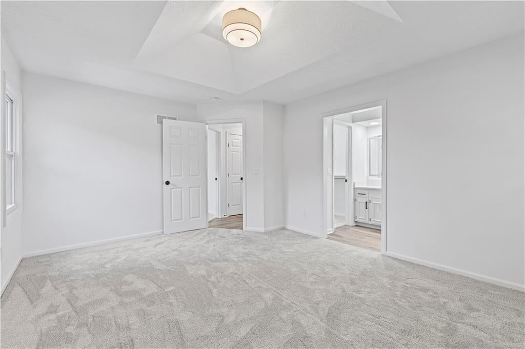 Photo 27 of 38 - 7740 Westgate Drive, Lenexa, KS 66216