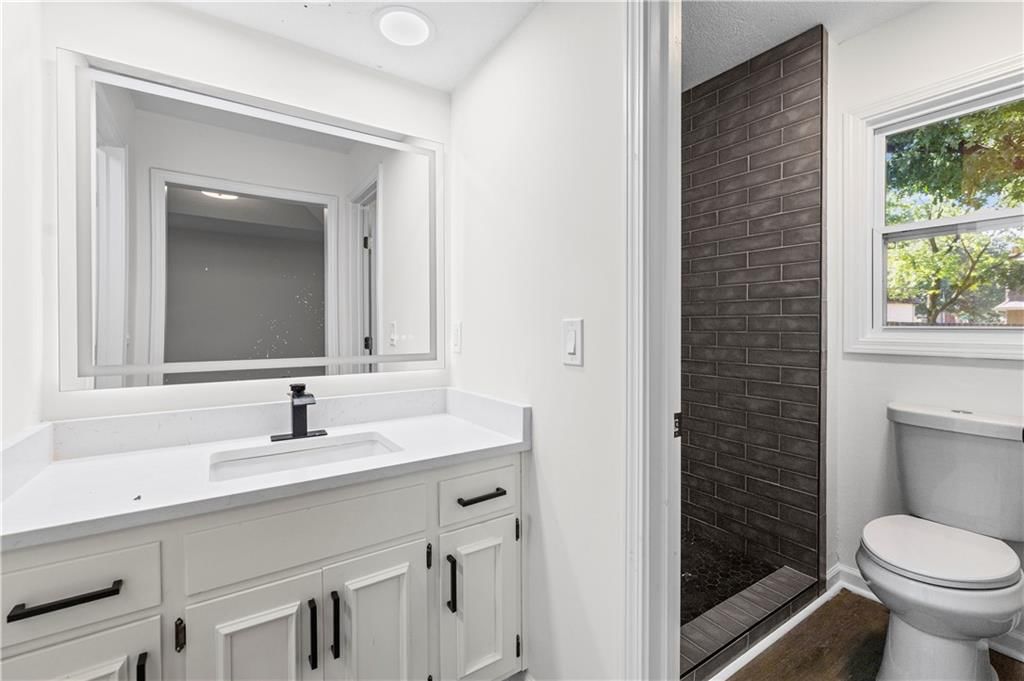Photo 28 of 38 - 7740 Westgate Drive, Lenexa, KS 66216