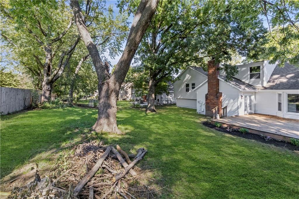 Photo 34 of 38 - 7740 Westgate Drive, Lenexa, KS 66216