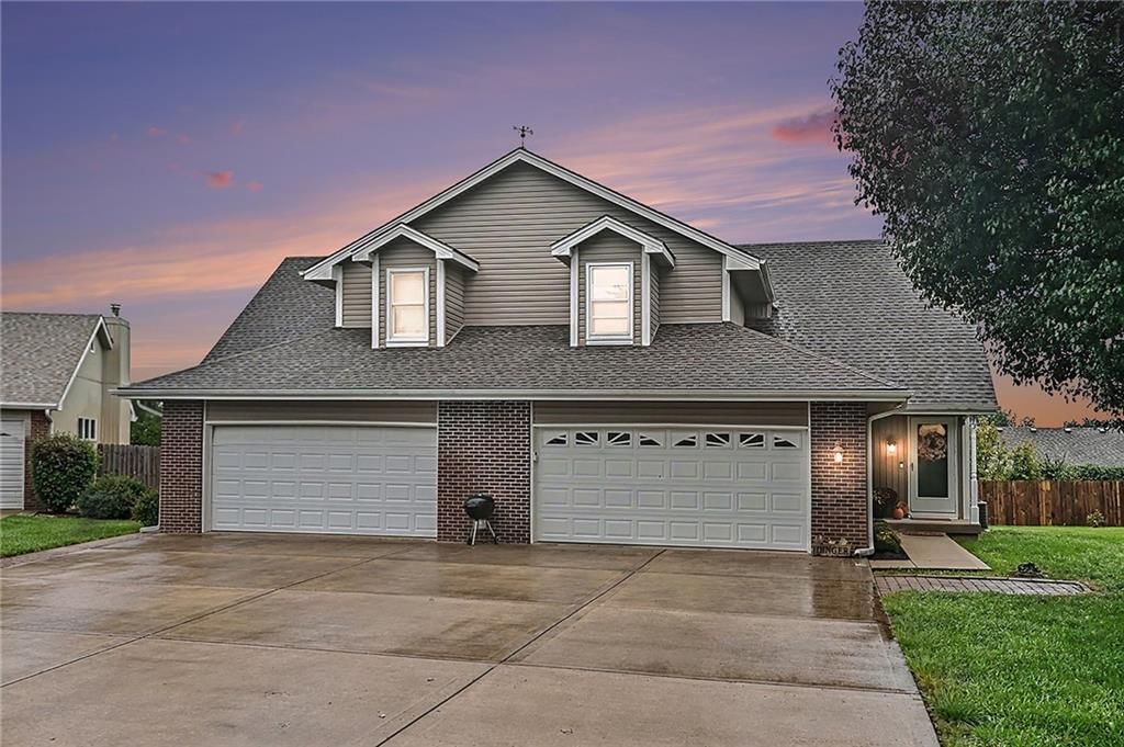 513 Cape Cod Court, Smithville, MO: listing photo 2