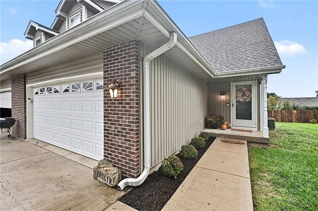 513 Cape Cod Court, Smithville, MO: listing photo 3