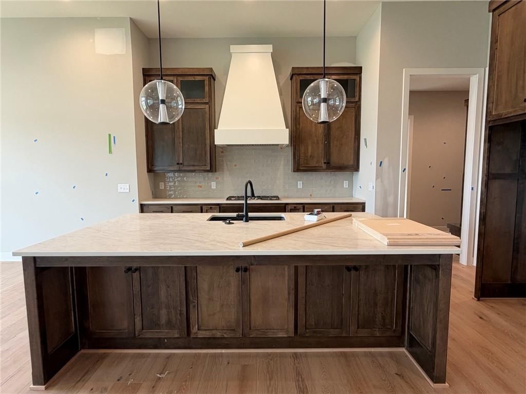 Photo 9 of 37 - 18461 Pawnee Lane, Overland Park, KS 66085