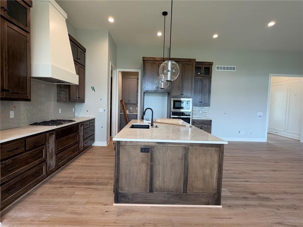Photo 10 of 37 - 18461 Pawnee Lane, Overland Park, KS 66085