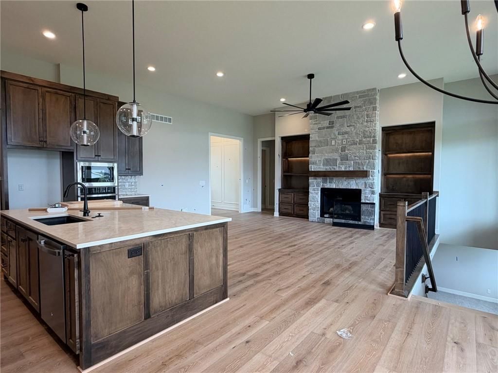 Photo 11 of 37 - 18461 Pawnee Lane, Overland Park, KS 66085
