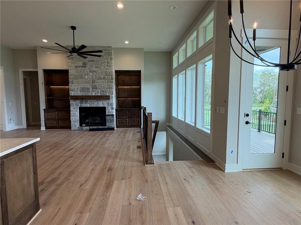 Photo 12 of 37 - 18461 Pawnee Lane, Overland Park, KS 66085